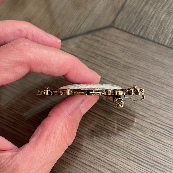 Vintage Hand Painted Ceramic Floral Cameo in a Antique Gold-tone Frame - Picture 5 of 16